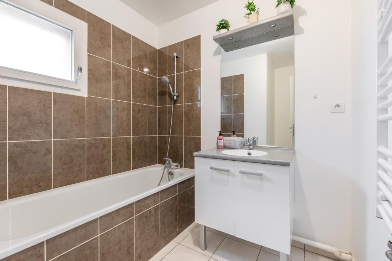 Le Duplex Chessy - 15Min From Disneyland - 2 Private Parkings - Garden - Kingsize & Queensize Bed - Supermarket Behind The House Zewnętrze zdjęcie