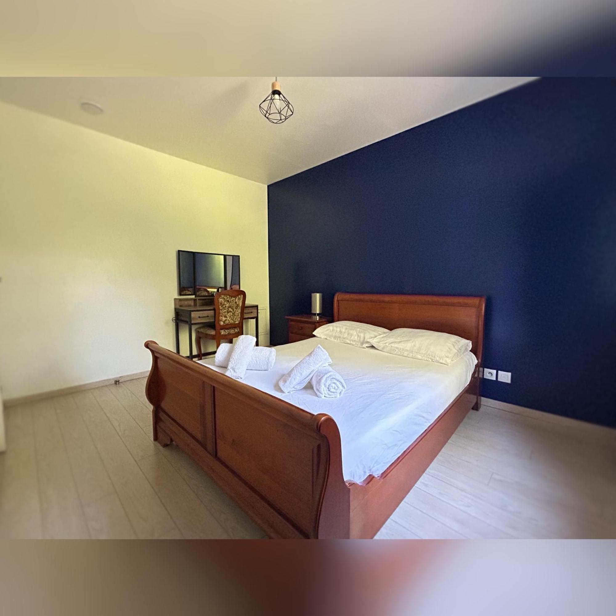 Le Duplex Chessy - 15Min From Disneyland - 2 Private Parkings - Garden - Kingsize & Queensize Bed - Supermarket Behind The House Zewnętrze zdjęcie