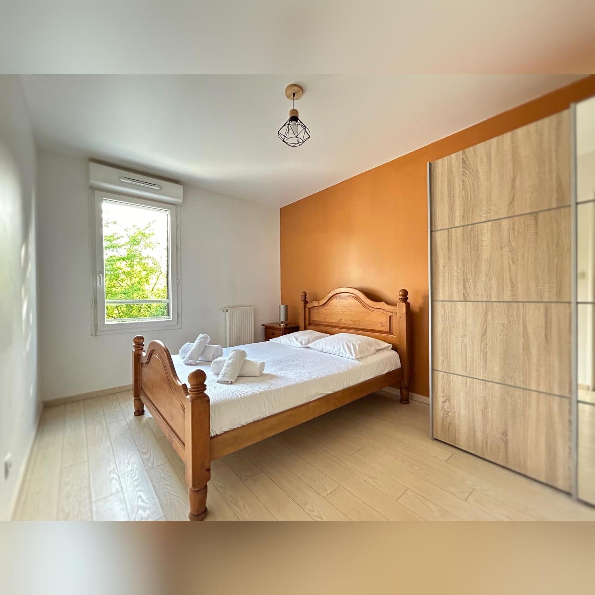 Le Duplex Chessy - 15Min From Disneyland - 2 Private Parkings - Garden - Kingsize & Queensize Bed - Supermarket Behind The House Zewnętrze zdjęcie